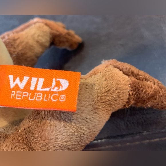 Wild Republic 8” Brown Spinosaurus Plushie w/Fan-Like Spine Back; Ages 3+ - Picture 6 of 9